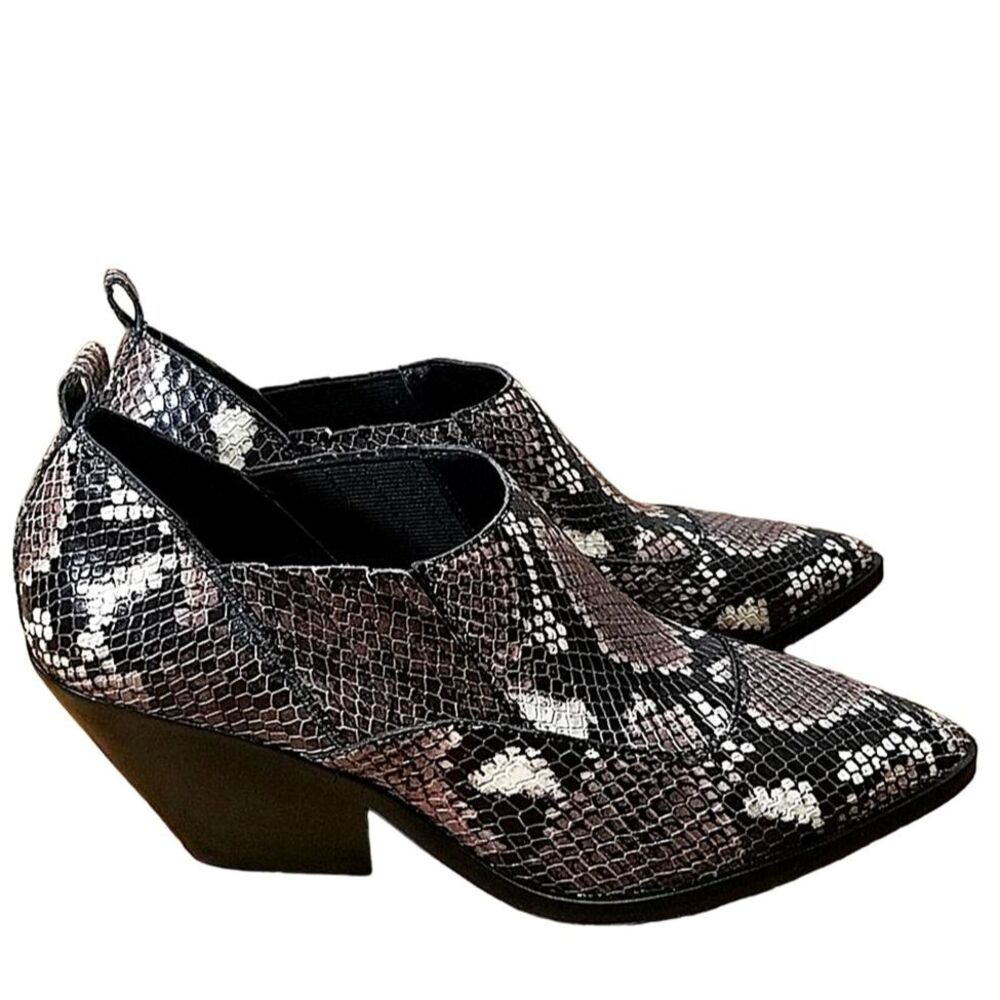 NWT Vince Camuto Jetera Snake Print Leather Booties Ankle Boots Slip-On 7